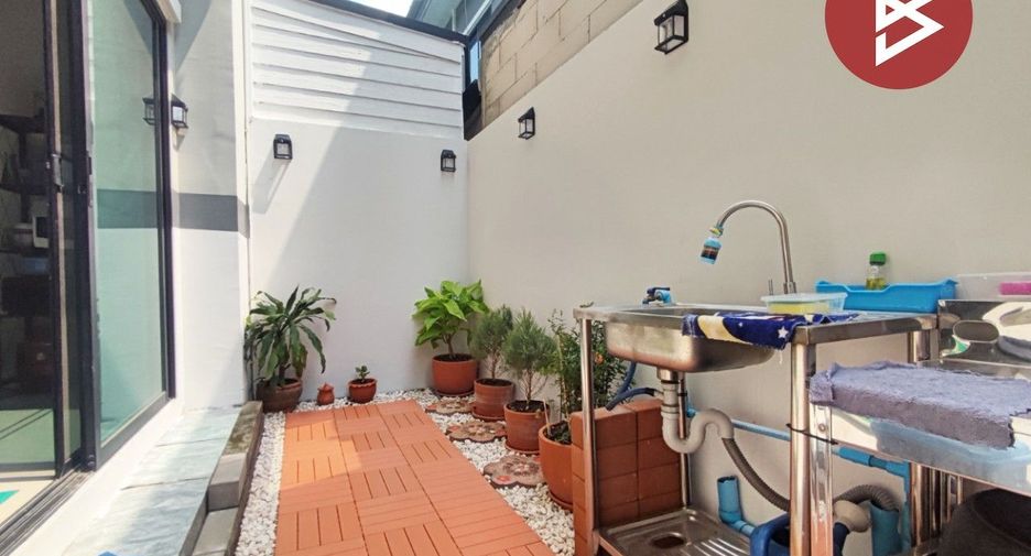 For sale 3 bedrooms townhouse in Sai Noi, Nonthaburi