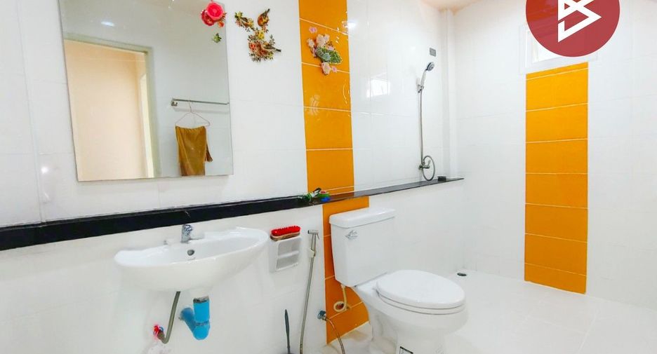 For sale 4 bedrooms townhouse in Mueang Samut Sakhon, Samut Sakhon