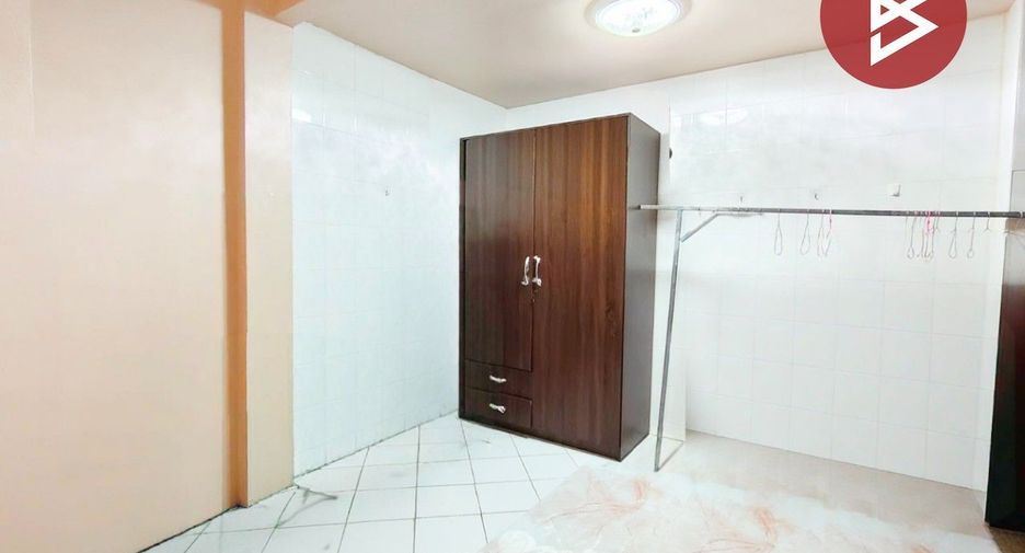 For sale 4 bedrooms townhouse in Mueang Samut Sakhon, Samut Sakhon