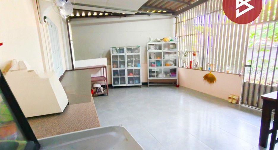For sale 4 bedrooms townhouse in Mueang Samut Sakhon, Samut Sakhon