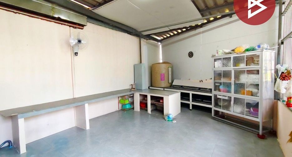 For sale 4 bedrooms townhouse in Mueang Samut Sakhon, Samut Sakhon