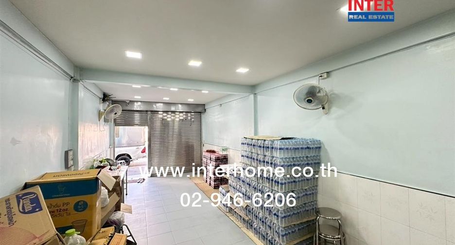 For sale 4 bedrooms retail Space in Bangkok Noi, Bangkok