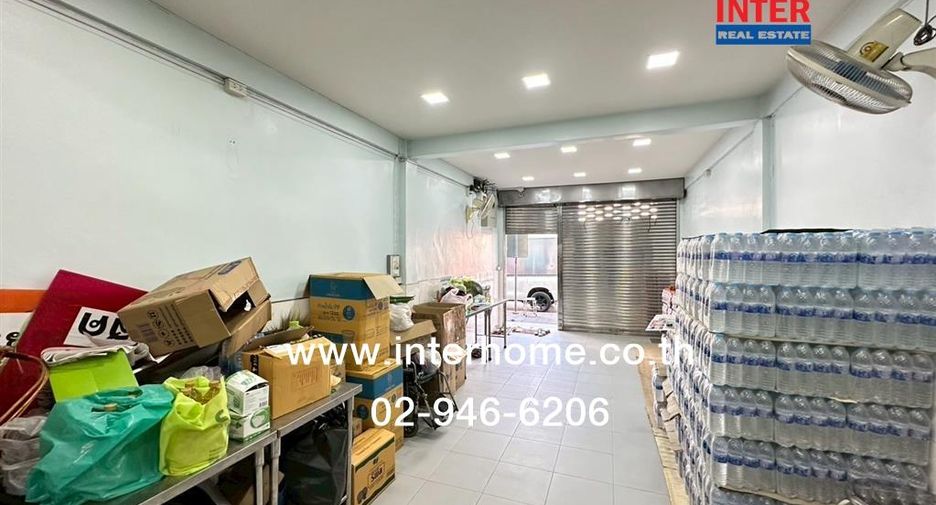 For sale 4 bedrooms retail Space in Bangkok Noi, Bangkok