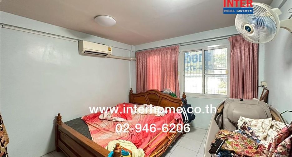 For sale 4 bedrooms retail Space in Bangkok Noi, Bangkok