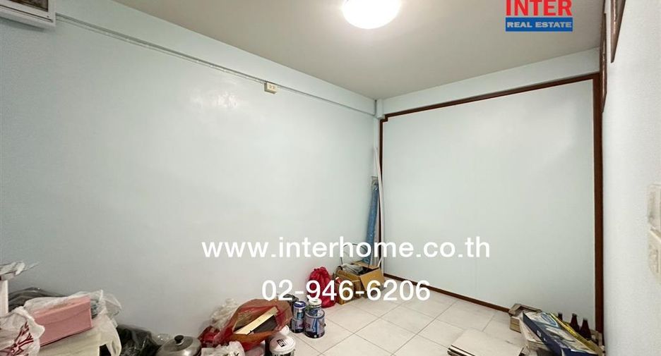 For sale 4 bedrooms retail Space in Bangkok Noi, Bangkok