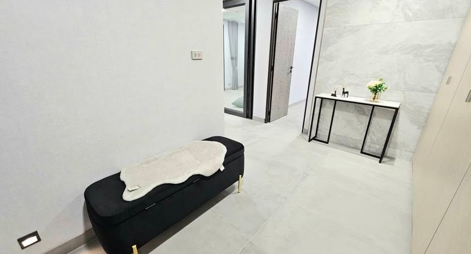 Condo en alquiler y en venta de 3 habitaciones en Khlong Toei, Bangkok