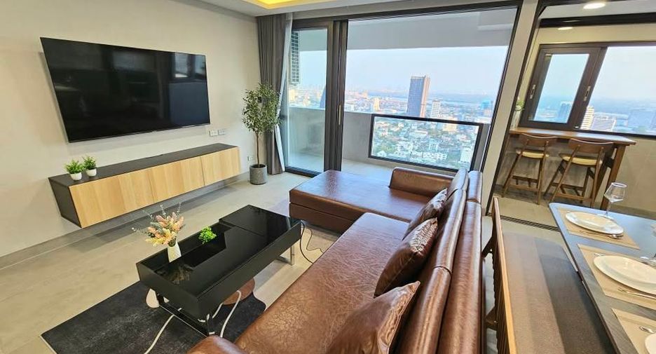 Condo en alquiler y en venta de 3 habitaciones en Khlong Toei, Bangkok