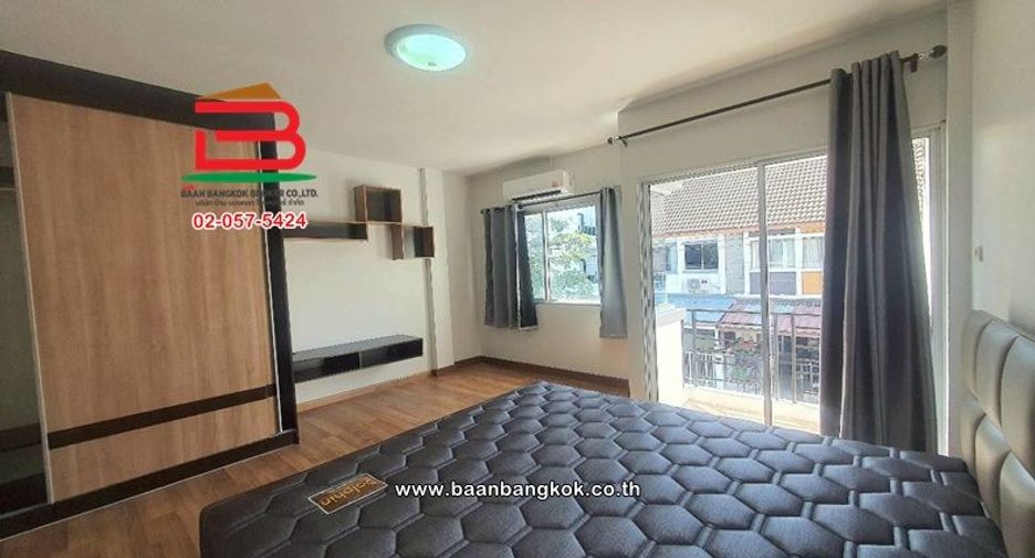 For rent そして for sale 2 ベッドルーム townhouse in Bang Khen, Bangkok