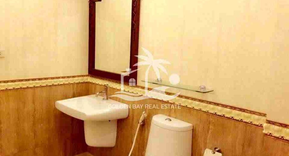 Haus zum Kauf mit 4 Zimmer in Bang Lamung, Chonburi
