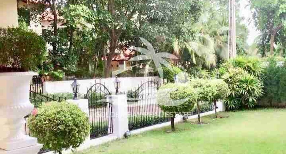 Haus zum Kauf mit 4 Zimmer in Bang Lamung, Chonburi