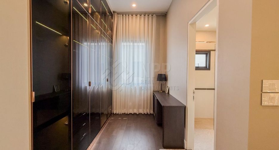 À louer et à vendre 4 chambres maison à Bang Kapi, Bangkok