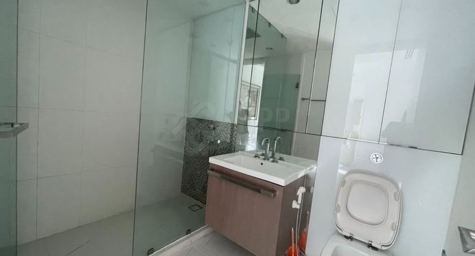 For rent 2 bedrooms condo in Pathum Wan, Bangkok