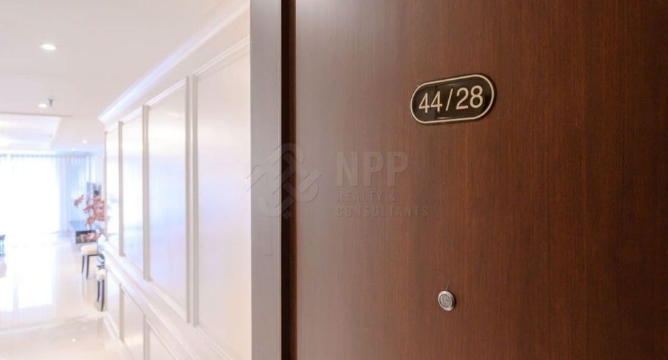 For rent 2 bedrooms condo in Watthana, Bangkok