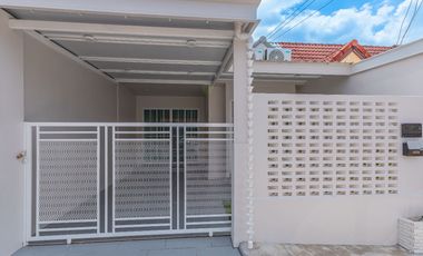 For sale 2 ベッドルーム townhouse in Bang Lamung, Chonburi