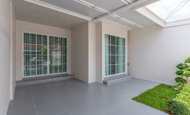 For sale 2 ベッドルーム townhouse in Bang Lamung, Chonburi