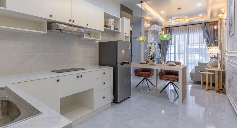 Reihenhaus zum Kauf mit 2 Zimmer in Bang Lamung, Chonburi