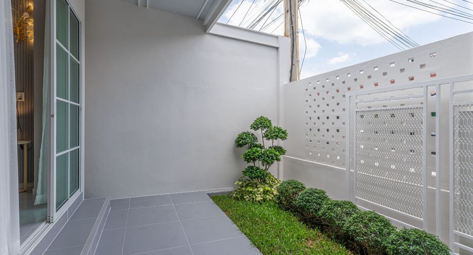 Reihenhaus zum Kauf mit 2 Zimmer in Bang Lamung, Chonburi