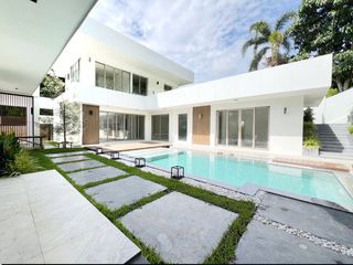For rent and for sale 4 bedrooms villa in Kathu, Phuket
