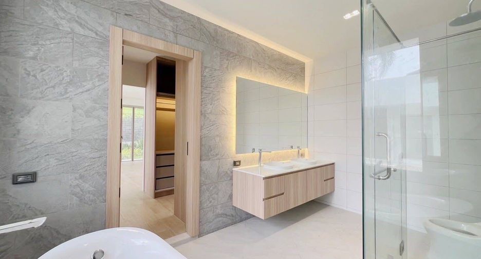 For rent and for sale 4 bedrooms villa in Kathu, Phuket