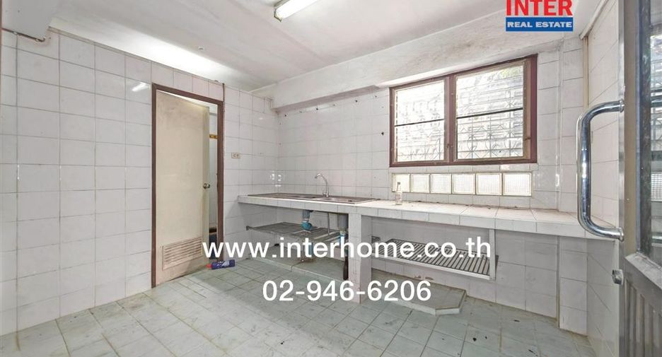 Gewerbefläche zum Kauf mit 3 Zimmer in Phutthamonthon, Nakhon Pathom