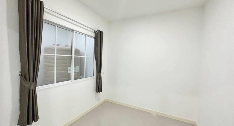 For rent 4 bedrooms townhouse in Si Racha, Chonburi