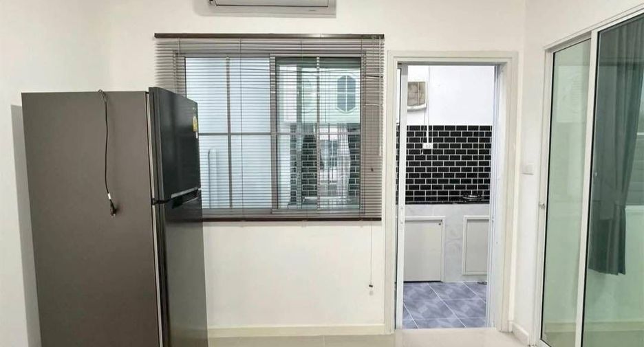 For rent 4 bedrooms townhouse in Si Racha, Chonburi