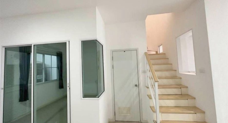 For rent 4 bedrooms townhouse in Si Racha, Chonburi