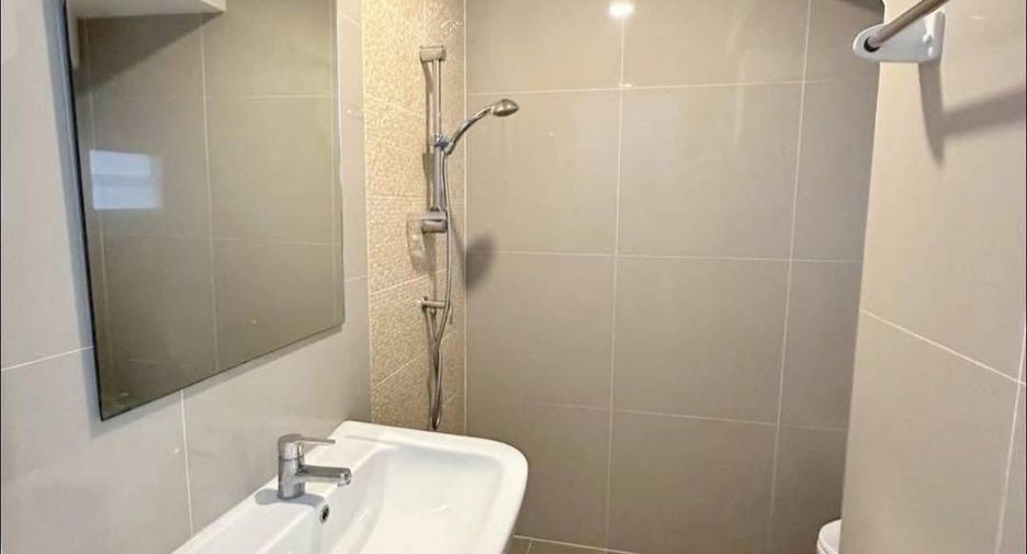 For rent 4 bedrooms townhouse in Si Racha, Chonburi
