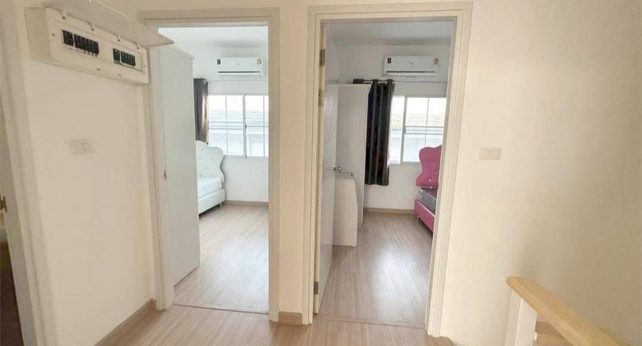 For rent 4 bedrooms townhouse in Si Racha, Chonburi