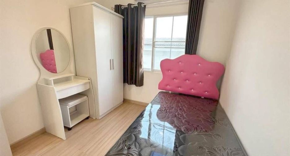 For rent 4 bedrooms townhouse in Si Racha, Chonburi