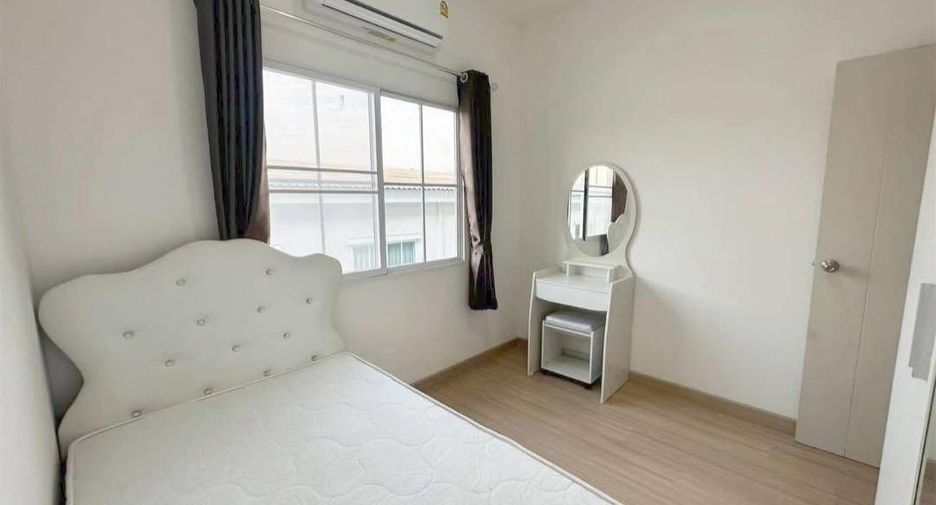 For rent 4 bedrooms townhouse in Si Racha, Chonburi