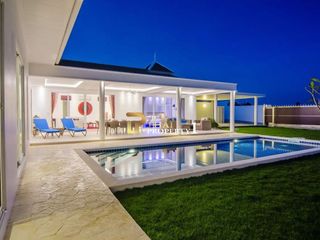 For sale 4 bedrooms villa in Hua Hin, Prachuap Khiri Khan
