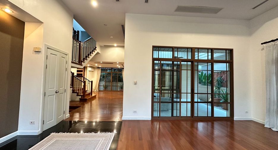 À louer 4 chambres maison à Suan Luang, Bangkok