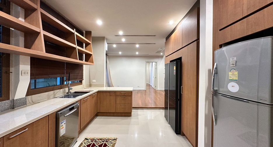 À louer 4 chambres maison à Suan Luang, Bangkok