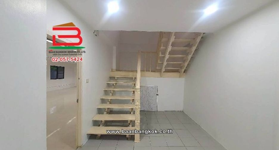 Reihenhaus zur Miete mit 4 Zimmer in Khan Na Yao, Bangkok