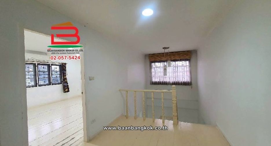Reihenhaus zur Miete mit 4 Zimmer in Khan Na Yao, Bangkok