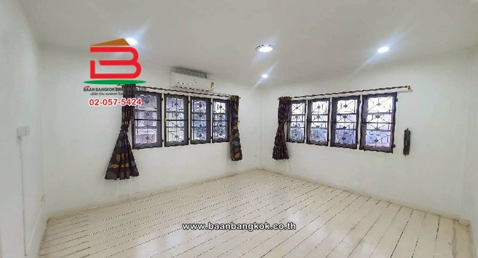 Reihenhaus zur Miete mit 4 Zimmer in Khan Na Yao, Bangkok