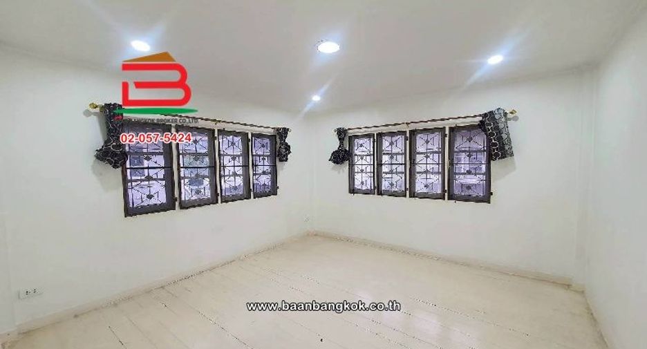Reihenhaus zur Miete mit 4 Zimmer in Khan Na Yao, Bangkok
