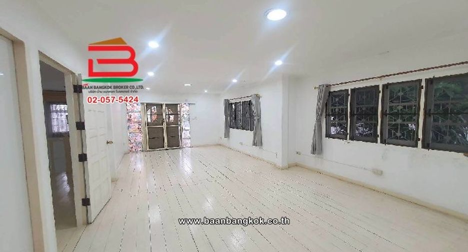 Reihenhaus zur Miete mit 4 Zimmer in Khan Na Yao, Bangkok