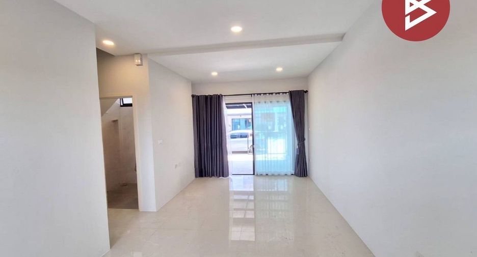 For sale 4 bedrooms townhouse in Khlong Sam Wa, Bangkok