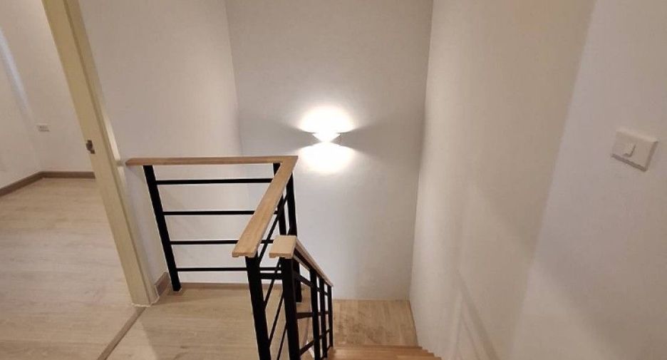 For sale 4 bedrooms townhouse in Khlong Sam Wa, Bangkok