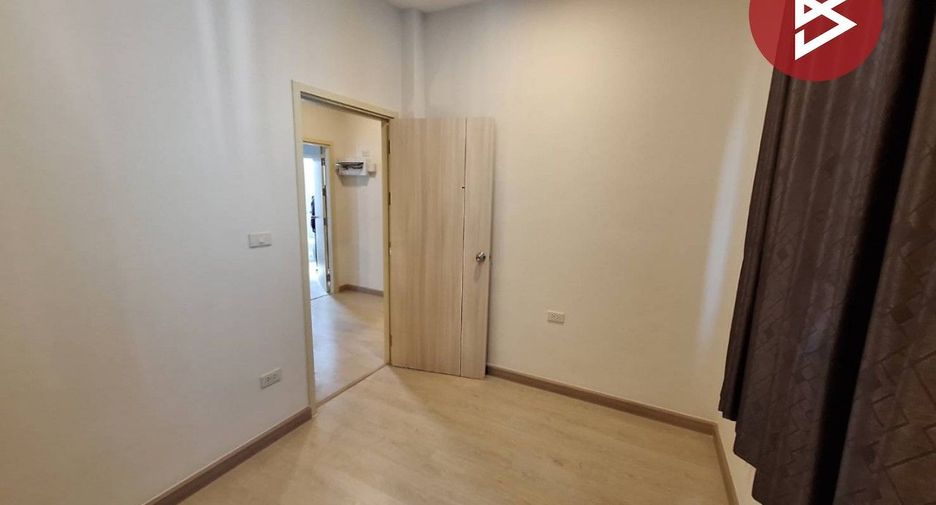 For sale 4 bedrooms townhouse in Khlong Sam Wa, Bangkok