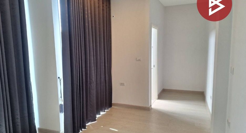 For sale 4 bedrooms townhouse in Khlong Sam Wa, Bangkok
