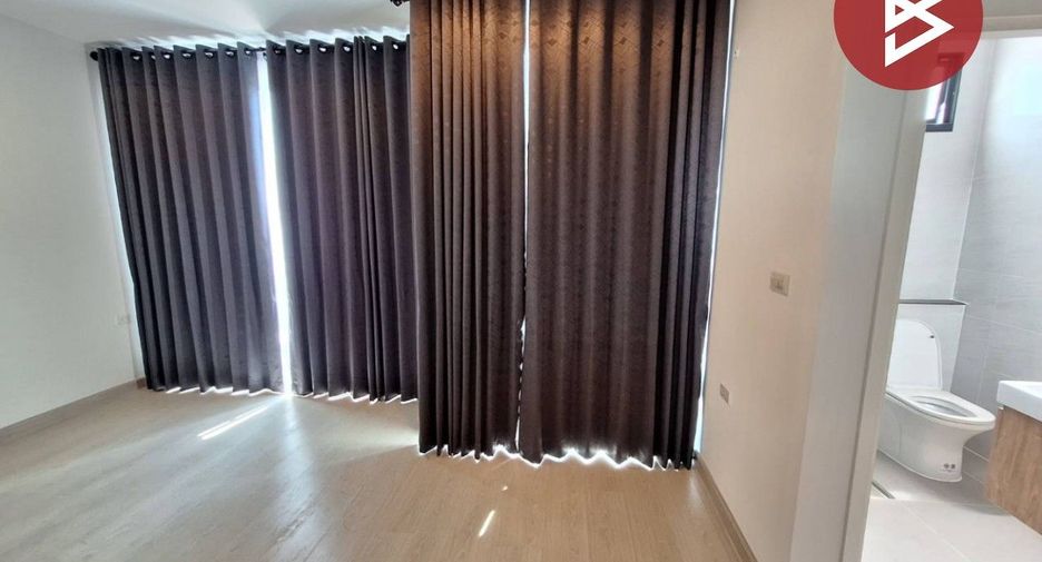For sale 4 bedrooms townhouse in Khlong Sam Wa, Bangkok