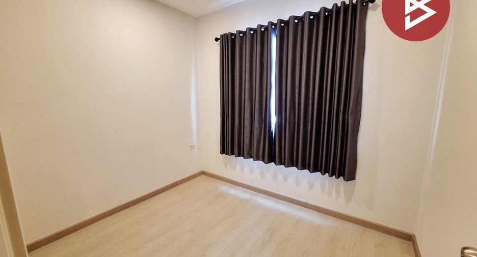 For sale 4 bedrooms townhouse in Khlong Sam Wa, Bangkok