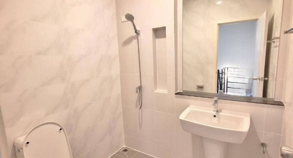 For sale 4 bedrooms townhouse in Khlong Sam Wa, Bangkok