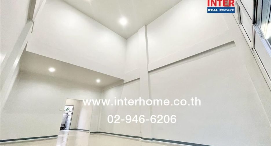 For sale 4 bedrooms retail Space in Saphan Sung, Bangkok