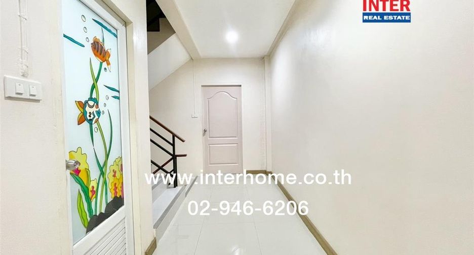 For sale 4 bedrooms retail Space in Saphan Sung, Bangkok