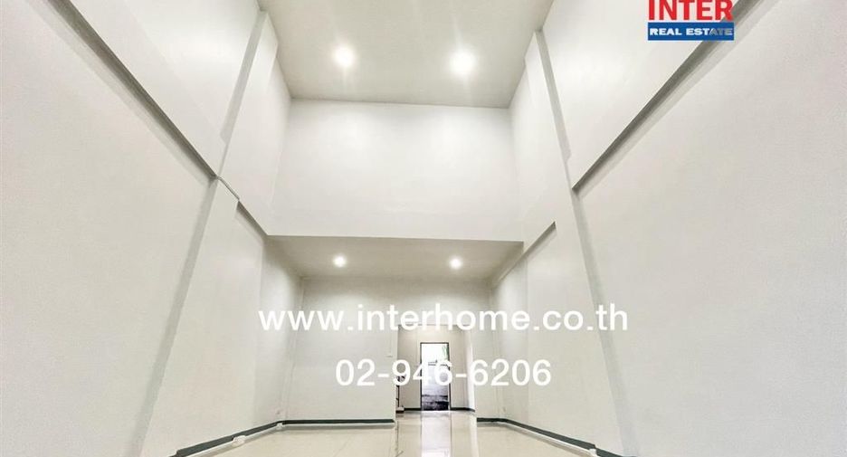 For sale 4 bedrooms retail Space in Saphan Sung, Bangkok