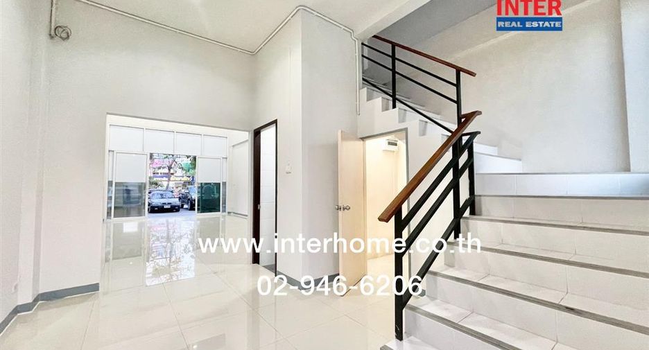 For sale 4 bedrooms retail Space in Saphan Sung, Bangkok
